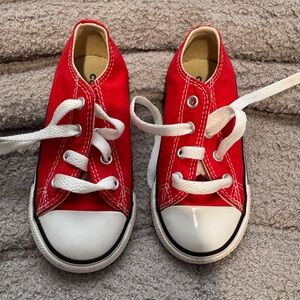 Red Kids converse